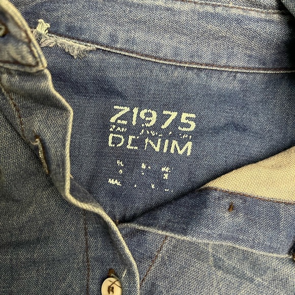 Zara Faded Denim Button Down - Picture 4 of 4